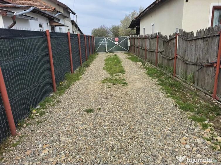 Casă cu 2 camere cu Teren 2000 Mp în Trivale