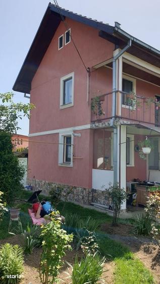 Casă cu 4 camere în Sântuhalm