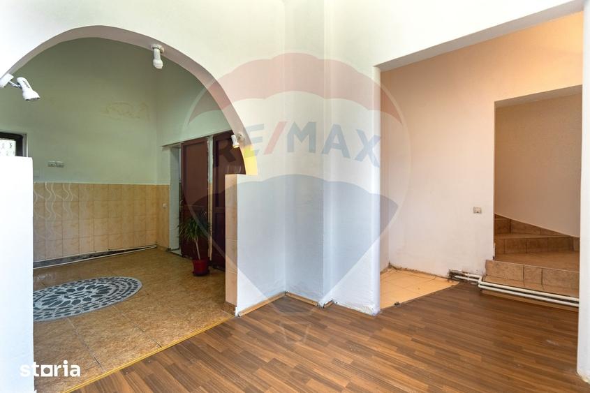 Casă cu 4 camere cu Teren 587 Mp în Mănești