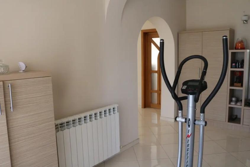 Casă cu 5 camere în Obor