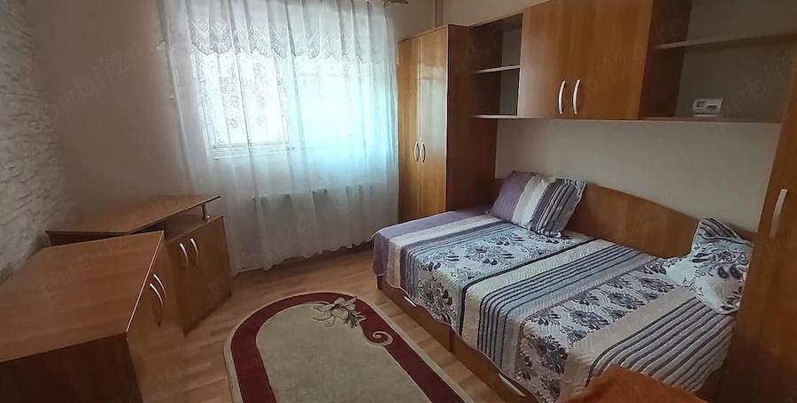 Apartament cu 3 camere semidecomandat în Central