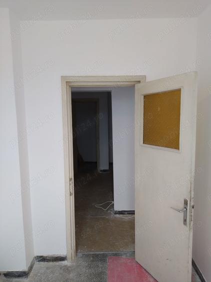 Apartament cu 3 camere decomandat în Onești