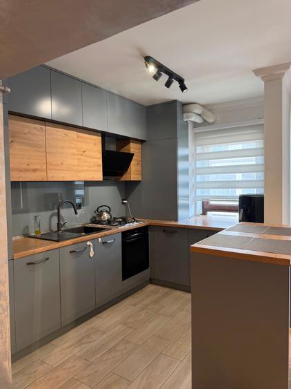 Apartament cu 4 camere decomandat în Drumul Taberei