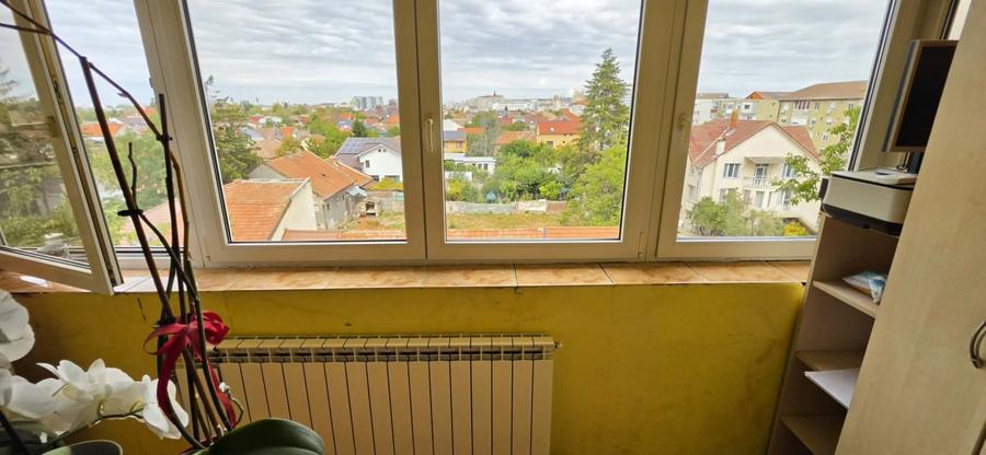 Apartament cu 3 camere decomandat în Cantemir