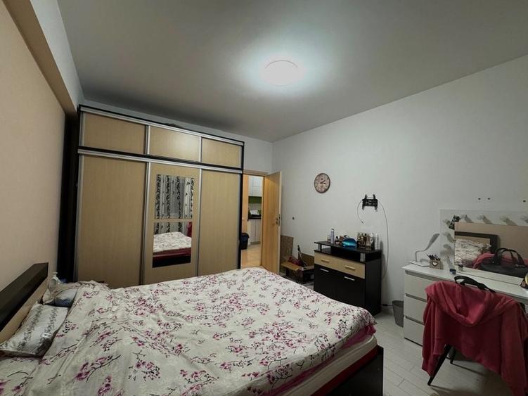 Apartament cu 2 camere semidecomandat în Roșu
