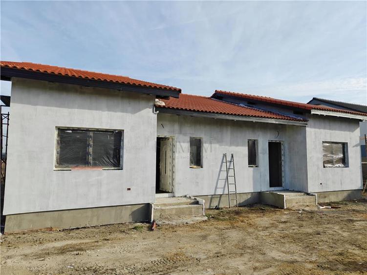 Duplex cu 3 camere cu Canalizare în Moșnița Veche