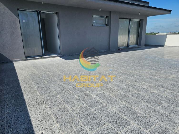 Penthouse cu 4 camere decomandat în Metalurgiei