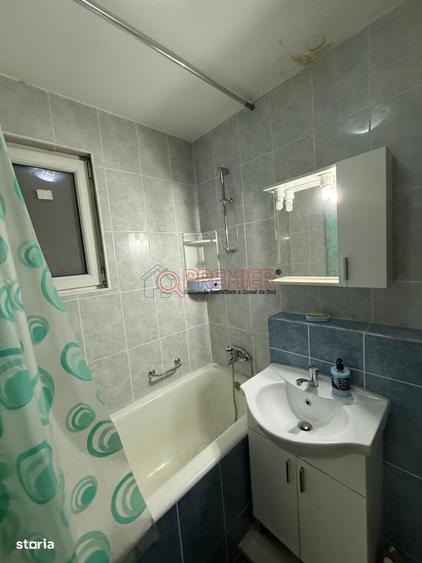 Apartament cu 3 camere decomandat în Alexandru Obregia