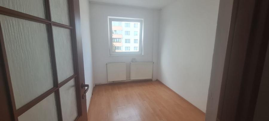 Apartament cu 3 camere în Aurel Vlaicu