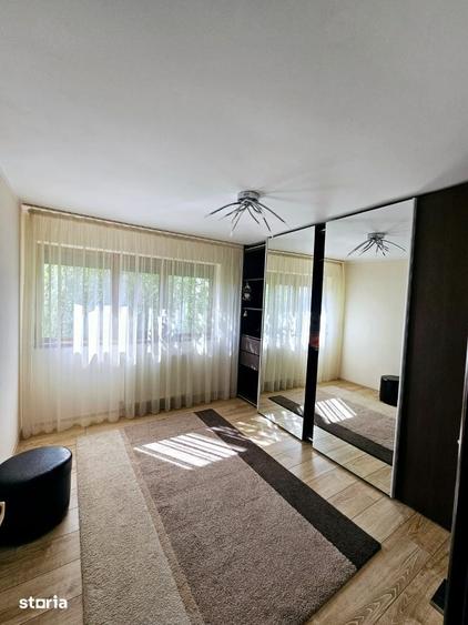 Casă cu 4 camere cu Teren 100 Mp în 1 Decembrie
