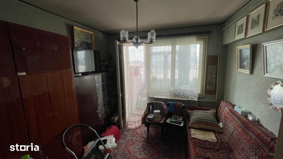 Apartament cu 3 camere semidecomandat în Gara de Nord