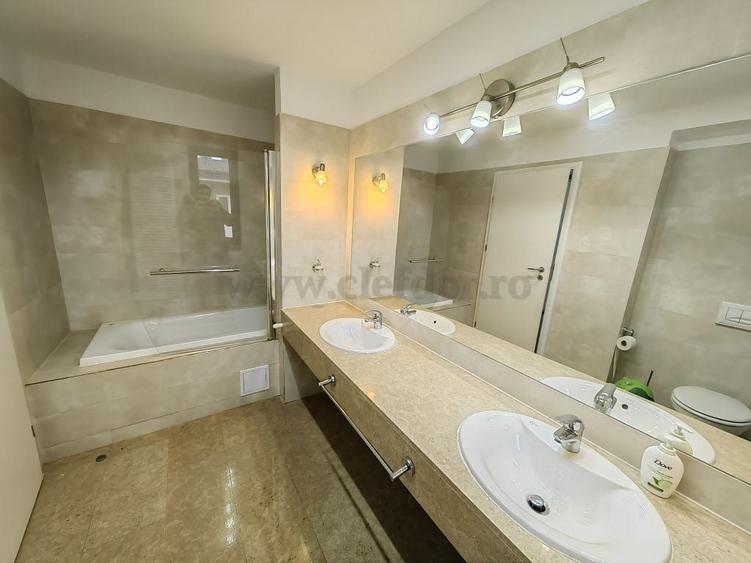 Casă individuală cu 9 camere cu Canalizare în Pipera