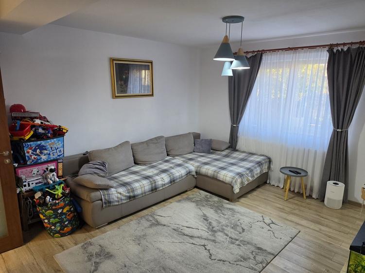 Casă cu 3 camere în Uiasca