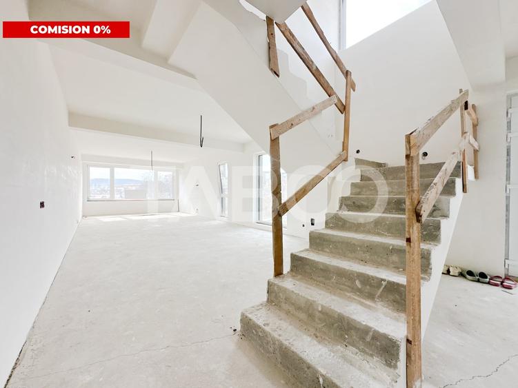 Duplex cu 4 camere cu Canalizare în Dâmbul Rotund