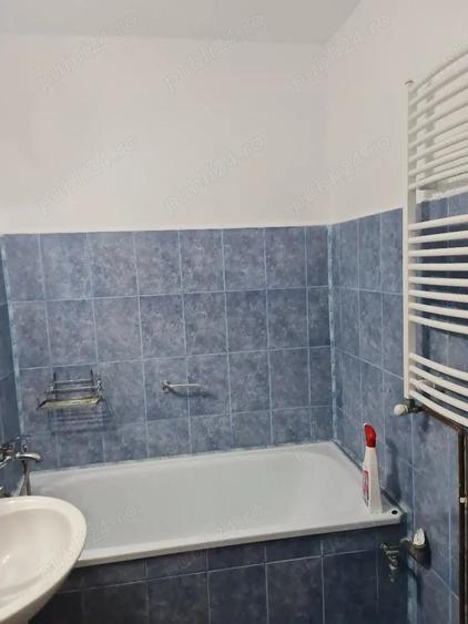 Apartament cu 3 camere semidecomandat în Boul Roșu