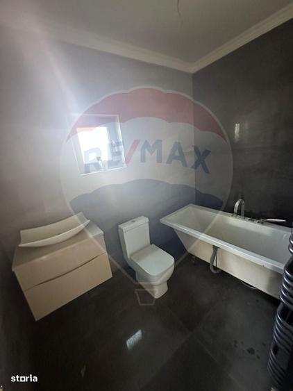 Casă cu 4 camere decomandat în Central