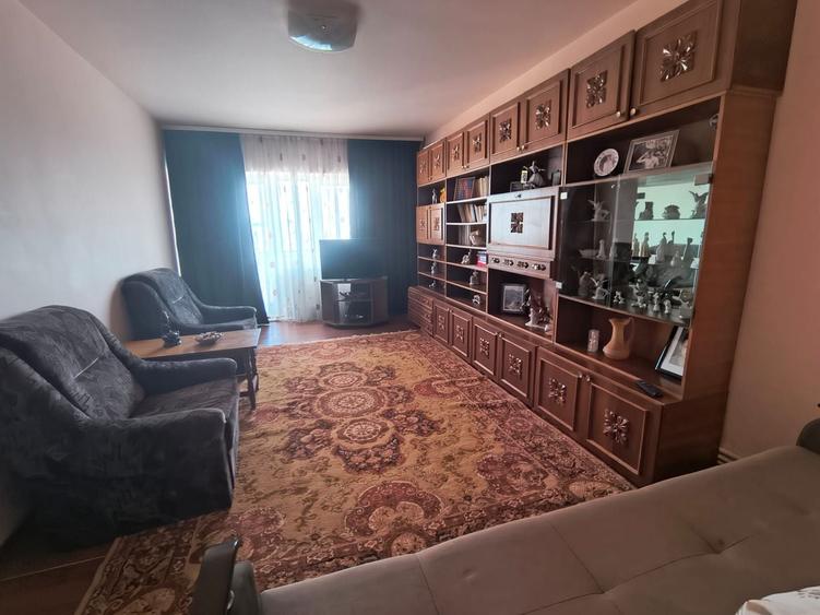 Apartament cu 3 camere decomandat, mobilat în Gara