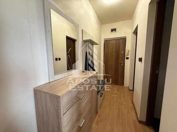 Apartament cu 3 camere semidecomandat, mobilat în Soarelui