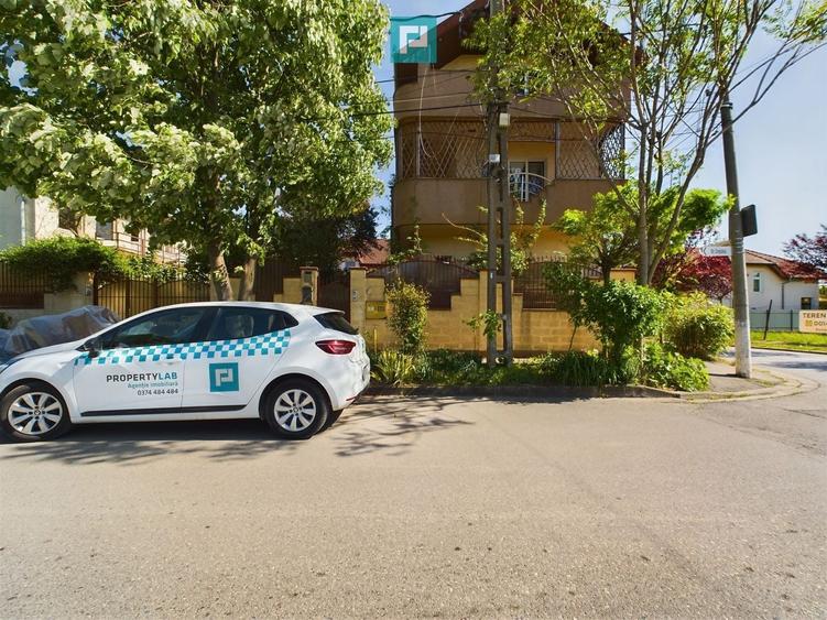 Casă individuală cu 9 camere cu Canalizare în Dâmbovița
