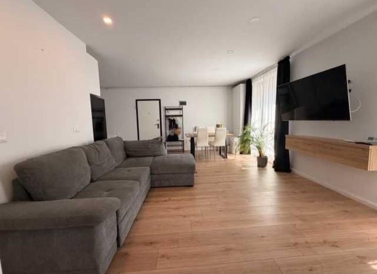 Apartament cu 3 camere semidecomandat în Crângași