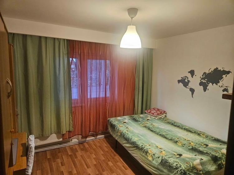 Apartament cu 4 camere decomandat, mobilat în Băneasa