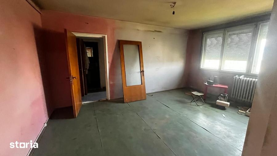 Apartament cu 3 camere semidecomandat în Drumul Taberei