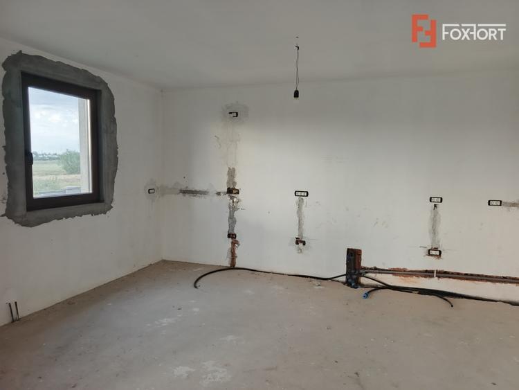 Casă individuală cu 5 camere cu Teren 747 Mp în Sânandrei