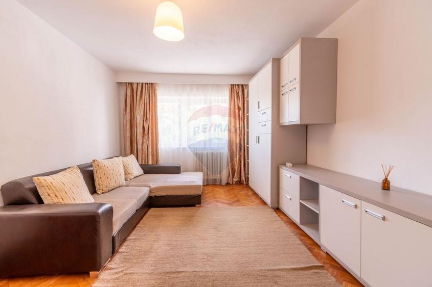 Apartament cu 3 camere decomandat în Zorilor