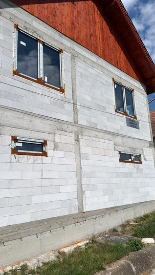 Casă cu 4 camere în Brăișoru