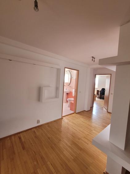 Apartament cu 3 camere semidecomandat în Zorilor