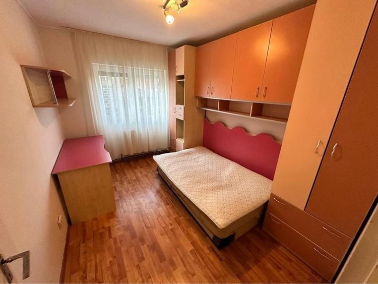 Ofer spre vanzare Apartament 3 Camere + Hol in zona centrala Et. 2 - 4