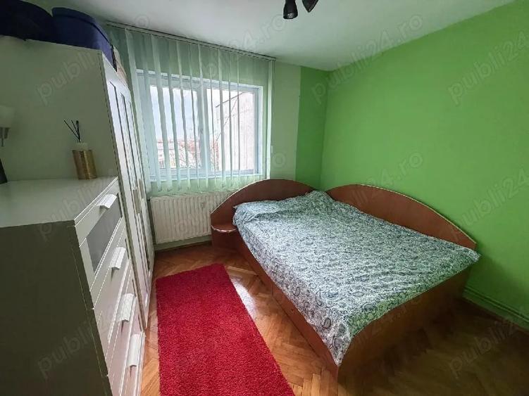 Apartament cu 4 camere semidecomandat în Aurel Vlaicu