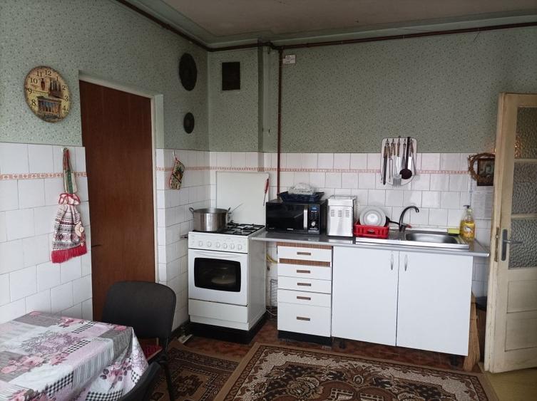 Apartament cu 4 camere semidecomandat în Griviței