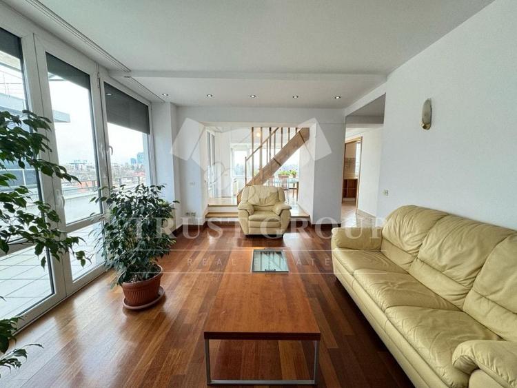 Penthouse cu 3 camere, mobilat în Arcul de Triumf
