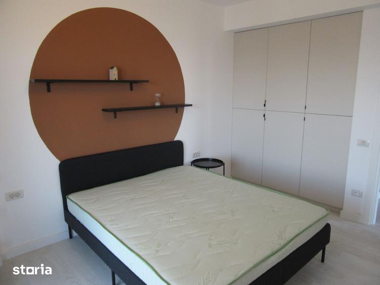 Apartament cu 3 camere semidecomandat în Fundeni