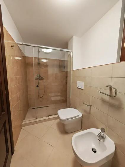 Apartament cu 3 camere semidecomandat, mobilat în Kiseleff