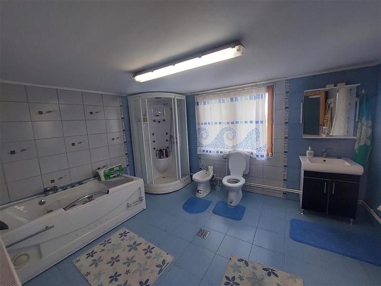 Casă individuală cu 4 camere cu Canalizare în Central