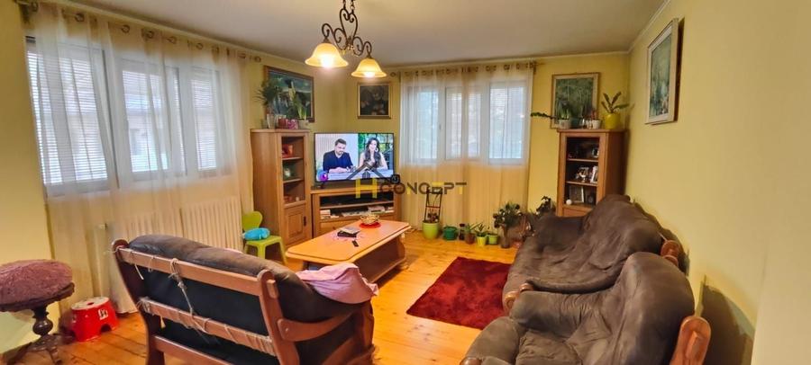Casă individuală cu 7 camere cu Canalizare în Central