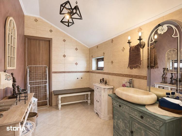 Casă cu 6 camere cu Teren 715 Mp în Central