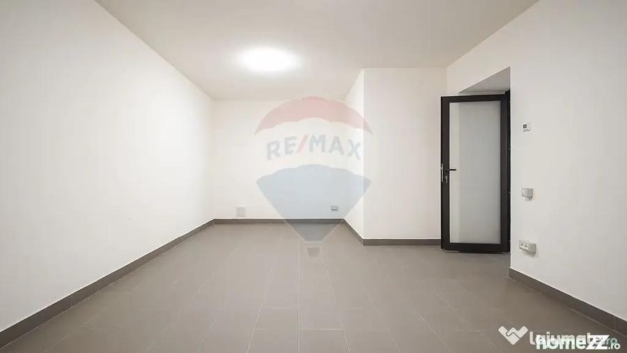 Casă cu 7 camere cu Teren 601 Mp în Schei