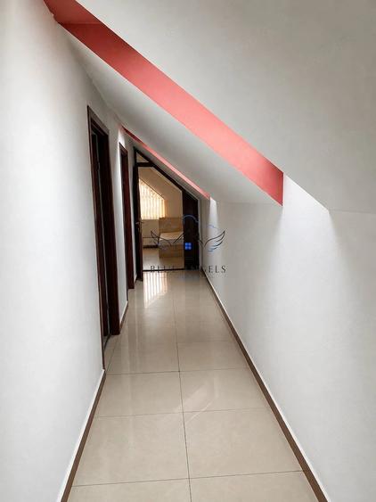 Casă cu 11 camere cu Teren 100 Mp în Central
