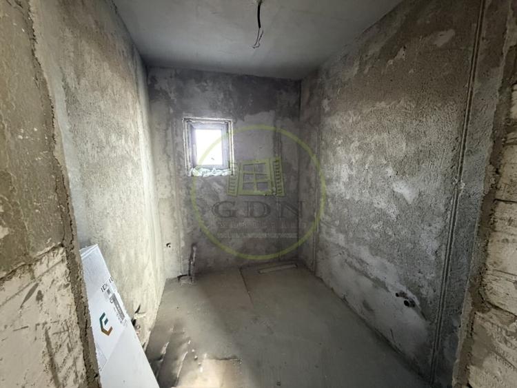 Casă individuală cu 4 camere cu Teren 498 Mp în Exterior Est