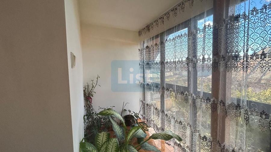 Casă cu 8 camere cu Canalizare în Drăguțești