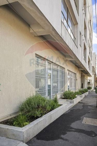 Spațiu comercial, de 140.30000305176 mp, în Centrul Civic