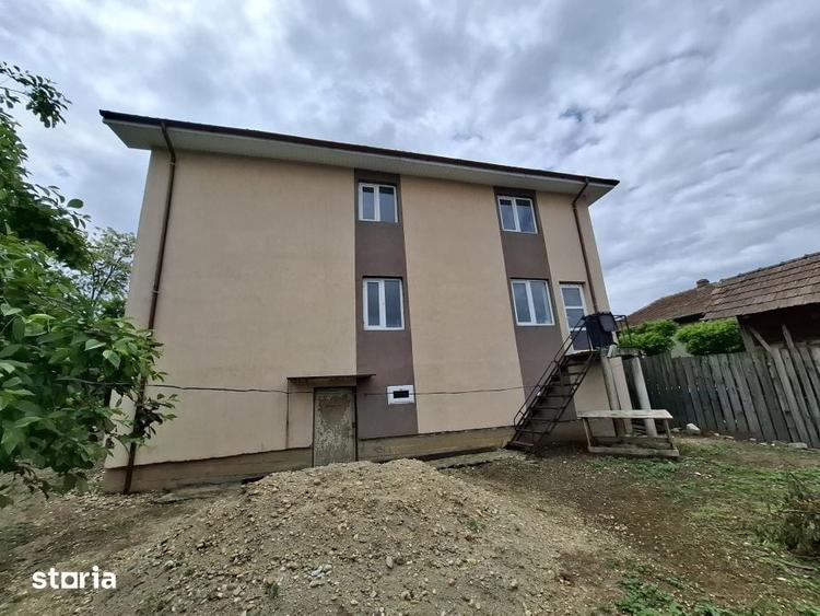 Casă cu 7 camere cu Teren 580 Mp în Șimnicu de Sus