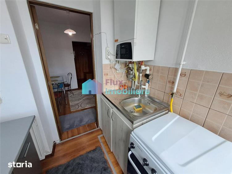 Apartament cu 2 camere decomandat în Policlinica