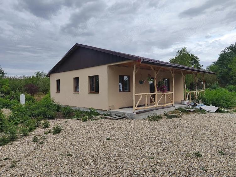 Casă cu Teren 340 Mp în Santăul Mare