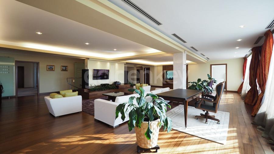 Penthouse cu 5 camere decomandat, mobilat în Herăstrău