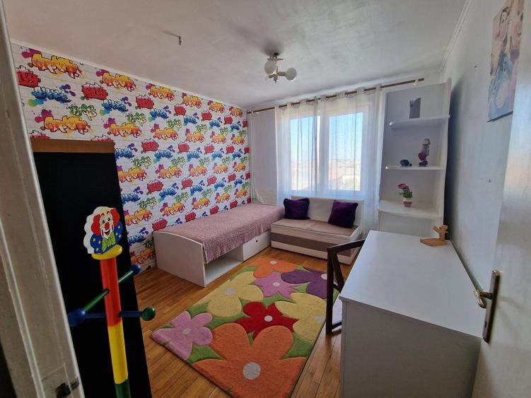 Apartament cu 3 camere decomandat în Rogerius