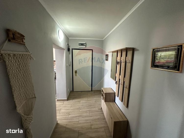 Apartament cu 3 camere în Intim
